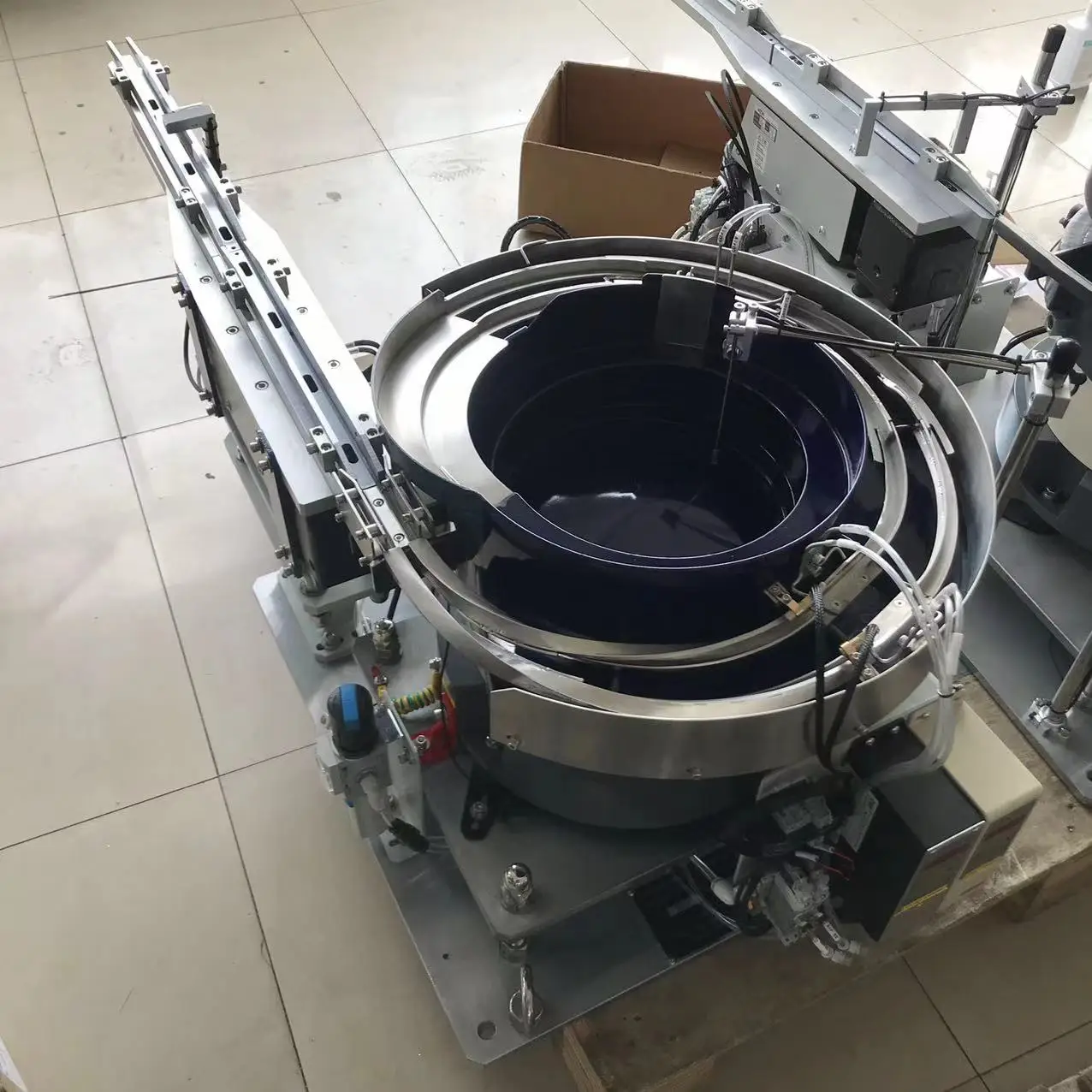 High performance automatic small customized dual track vibration bowl feeder for screw