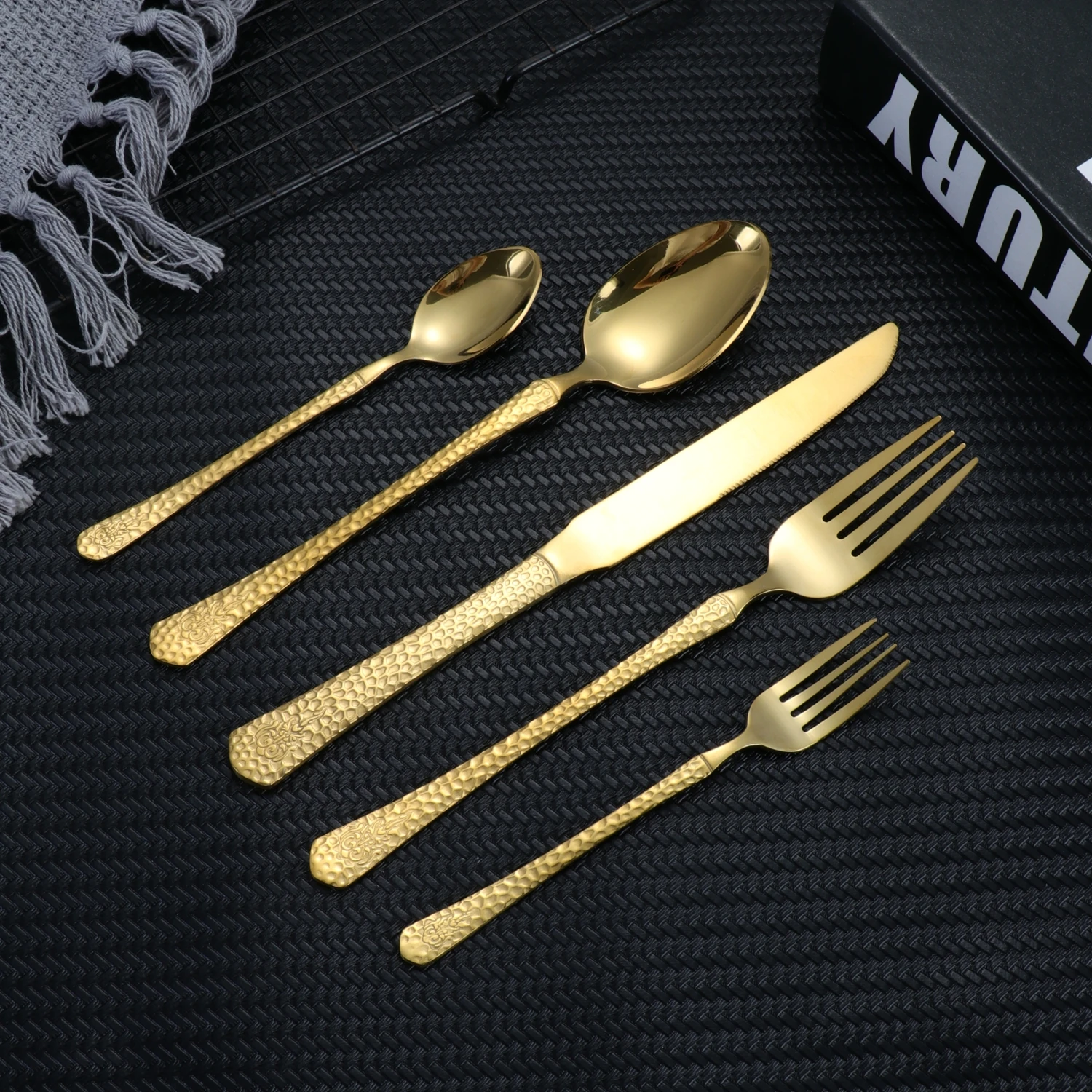 5/25 Western style stainless steel tableware silverware set exquisite gold tableware handle including a main steak knife, fork,