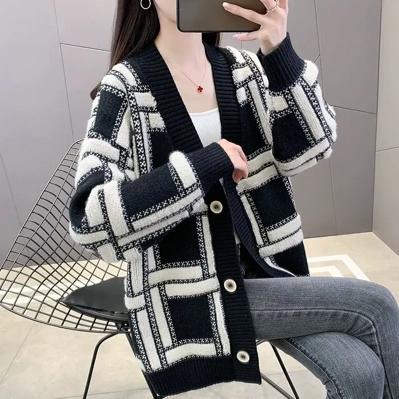 Autumn and Winter Checkered Contrast Knitted Cardigan Women's 2023 New Korean Version Loose and Fashionable Women's Coat