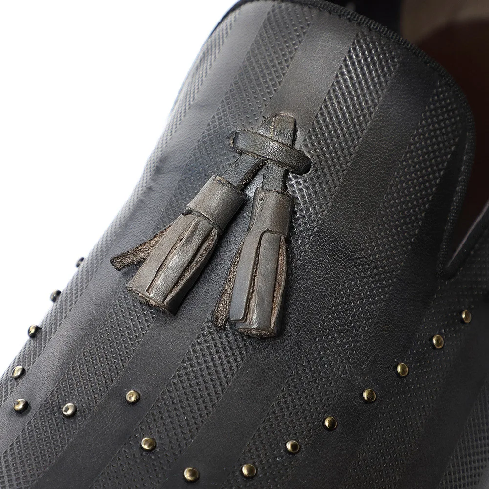 Top Grade Luxury Men Genuine Leather Casual Flat Shoes Original Stripe Rivets Adorn The Unique Tassel Design Elegant Loafers