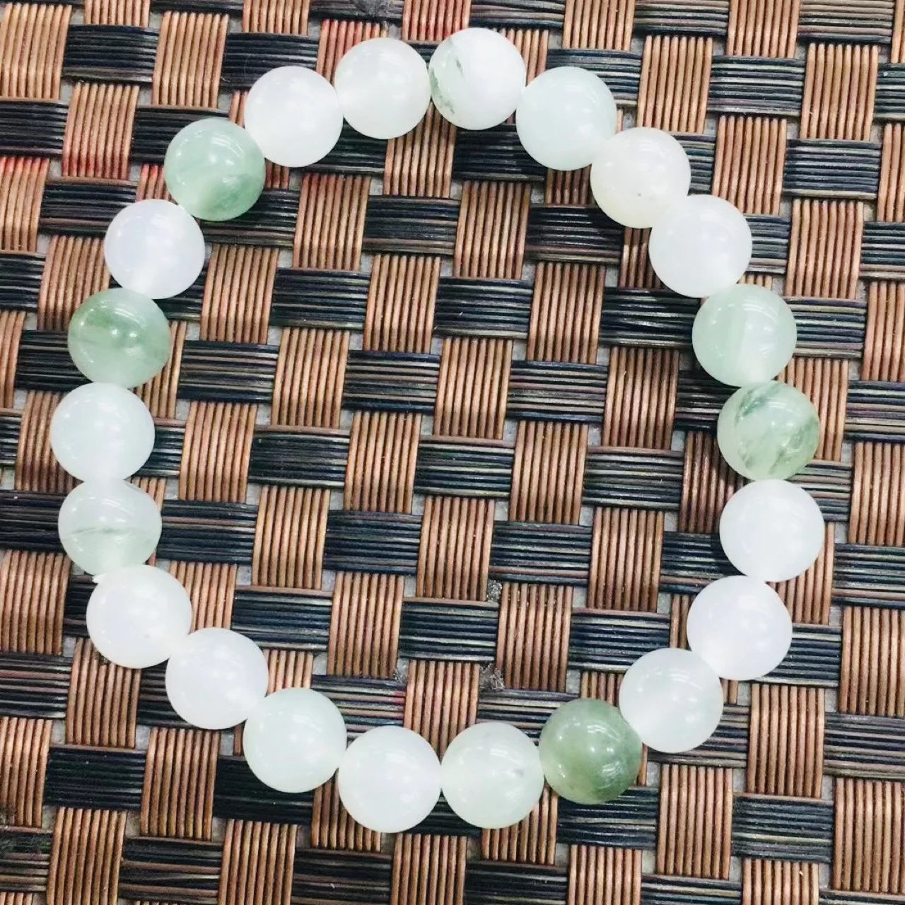 

Xinjiang natural gold silk jade Tianshan Cui bracelet jade beads men's and women's fashionable and versatile