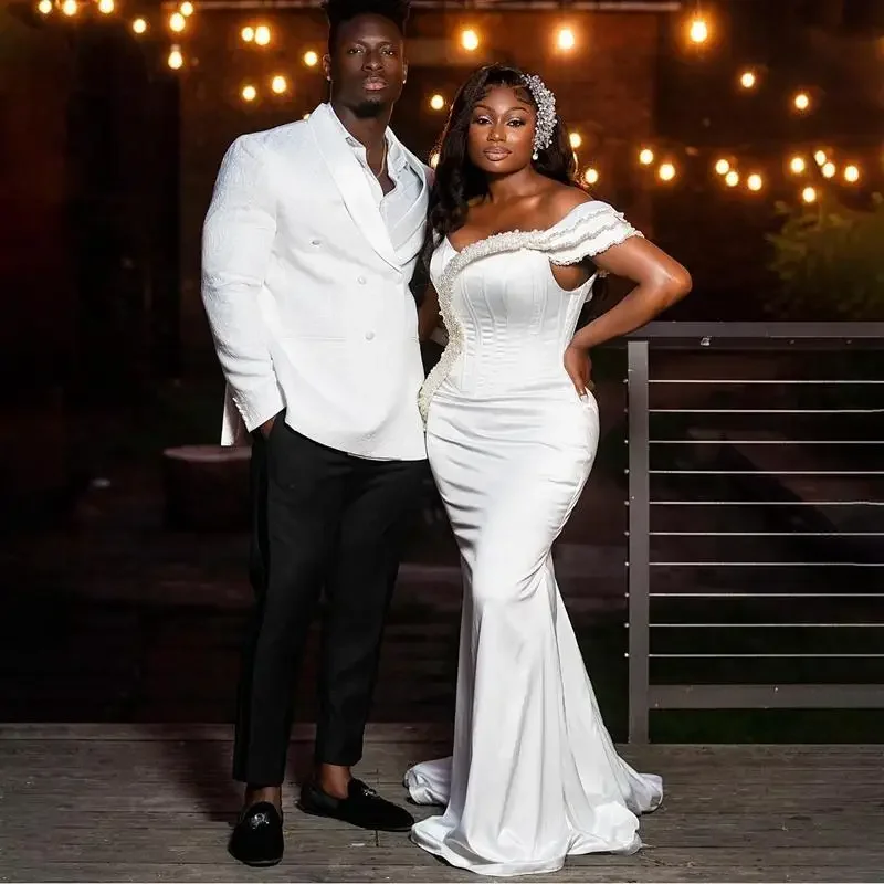 Luxus Aso Ebi Weiße Meerjungfrau 3D Perle Damen Hochzeitskleid Sexy V-Ausschnitt Schulterfrei Kirche Ball Party Brautkleid Maßgeschneidert