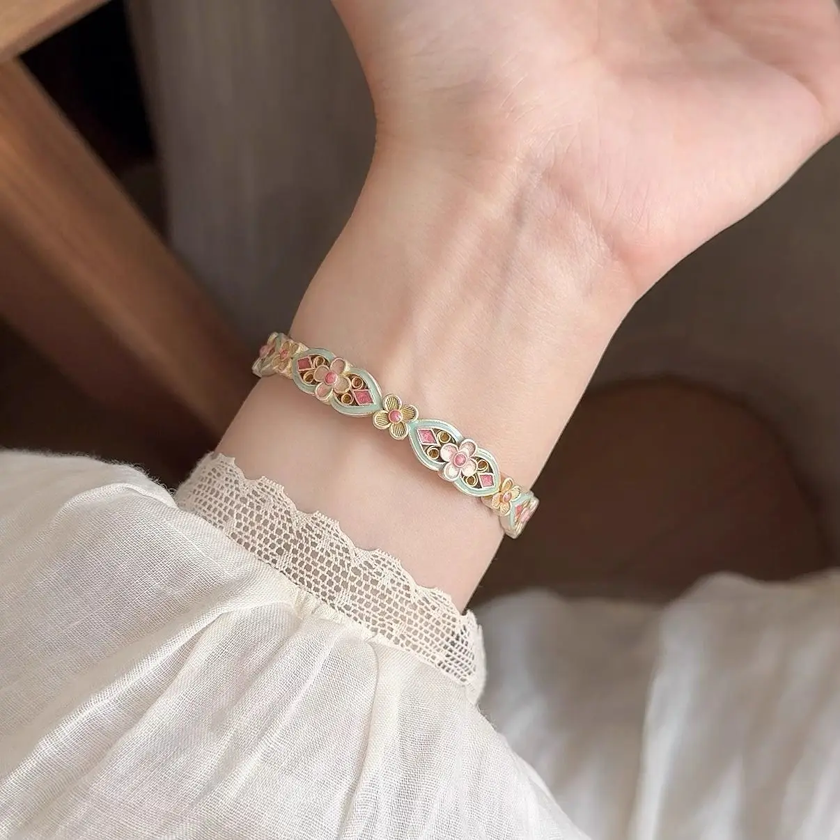 S999 New Chinese-style Court Style Retro Engraved Gold Enamel Hollow Opened Silver Bracelet