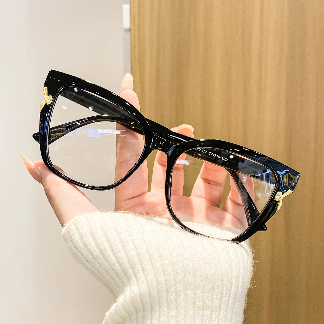 1 Pair of Women's Shiny Black Cat-Eye Square Frame Glasses with Rhinestones, Exquisite, Luxurious, Elegant, Stylish, and Durable, Fashionable Women's Non-Prescription Glasses, Suitable for Afternoon Tea, Dating, Shoppi