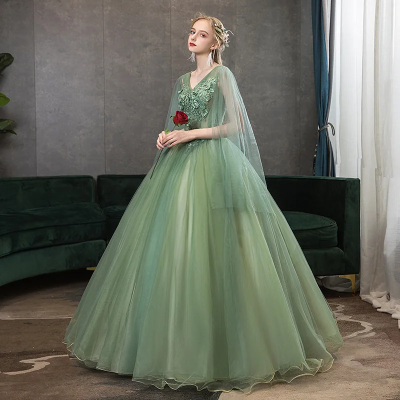 Abiti da ballo con applicazioni in pizzo verde oliva Abiti stile Quinceanera con mantella che borda Perle Abito da festa Abiti da ballo Vestido De 15 16 Anos