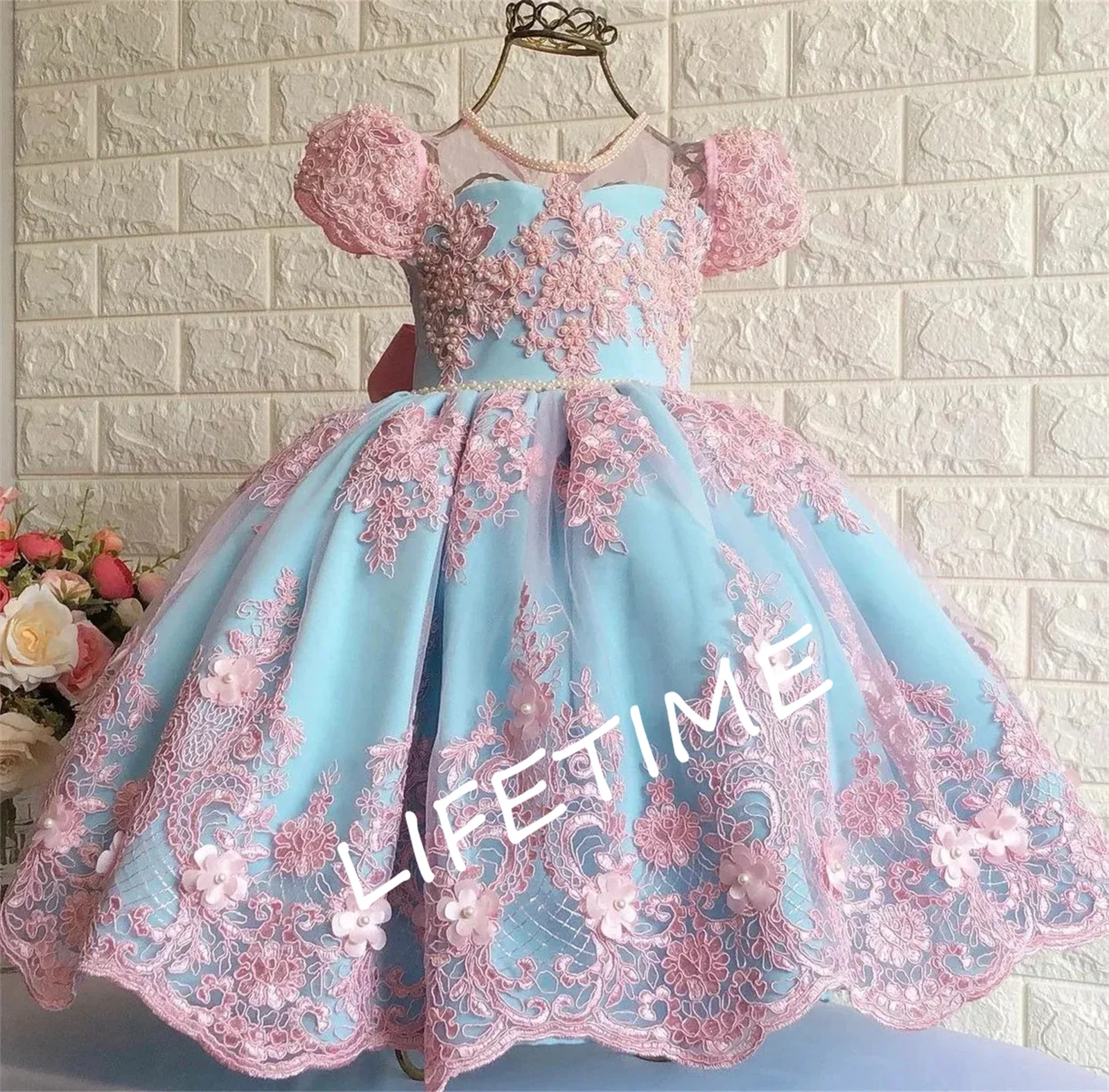 Flower Girl Dresses Tiered Lace Appliqued Birthday Pageant Gowns with Bow Beads Kids Wedding Guest Dresses