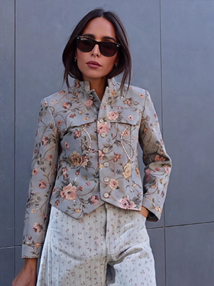 Vintage Floral Jacquard Cropped Blazer Mandarin Front Long Sleeve Patch Pockets Jacket 2026 Autumn French Lady Wear High Street