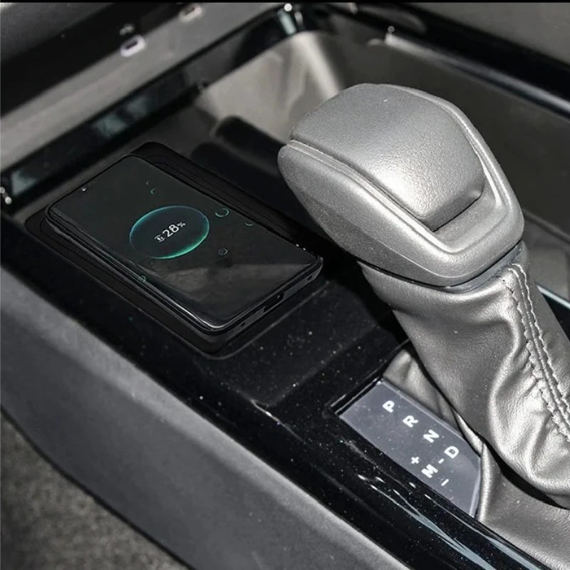 

Беспроводное зарядное устройство для автомобиля Toyota Camry 2024-2025, 15 Вт, быстрая зарядка, для центральной консоли, аксессуар для модификации мобильного телефона