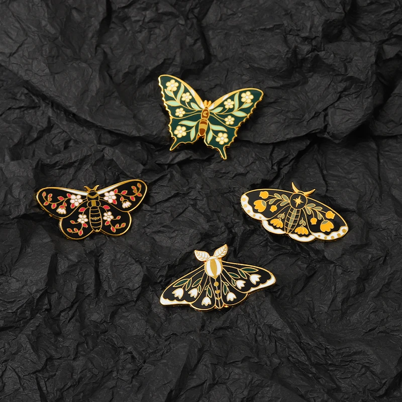 Alfileres esmaltados personalizados de lirio del valle, broches de vid, insignia de solapa, insecto negro, planta, joyería de regalo para amigos, mariposa, polilla dura