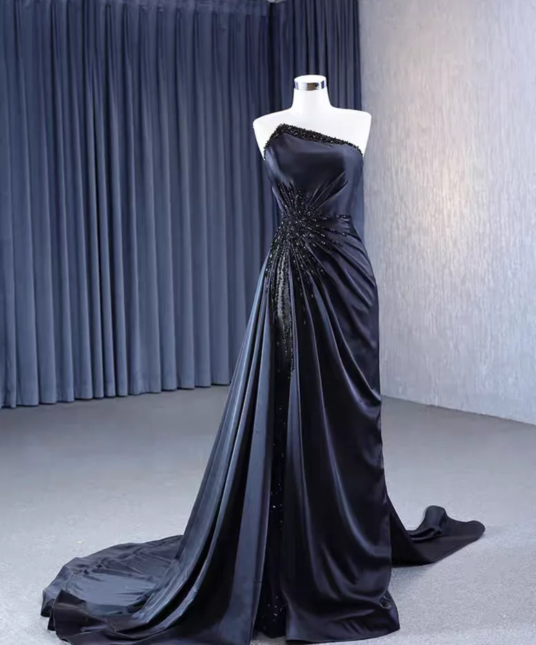 Vestido de noite de cetim pérola, vestido preto plissado sem alças com grande fenda