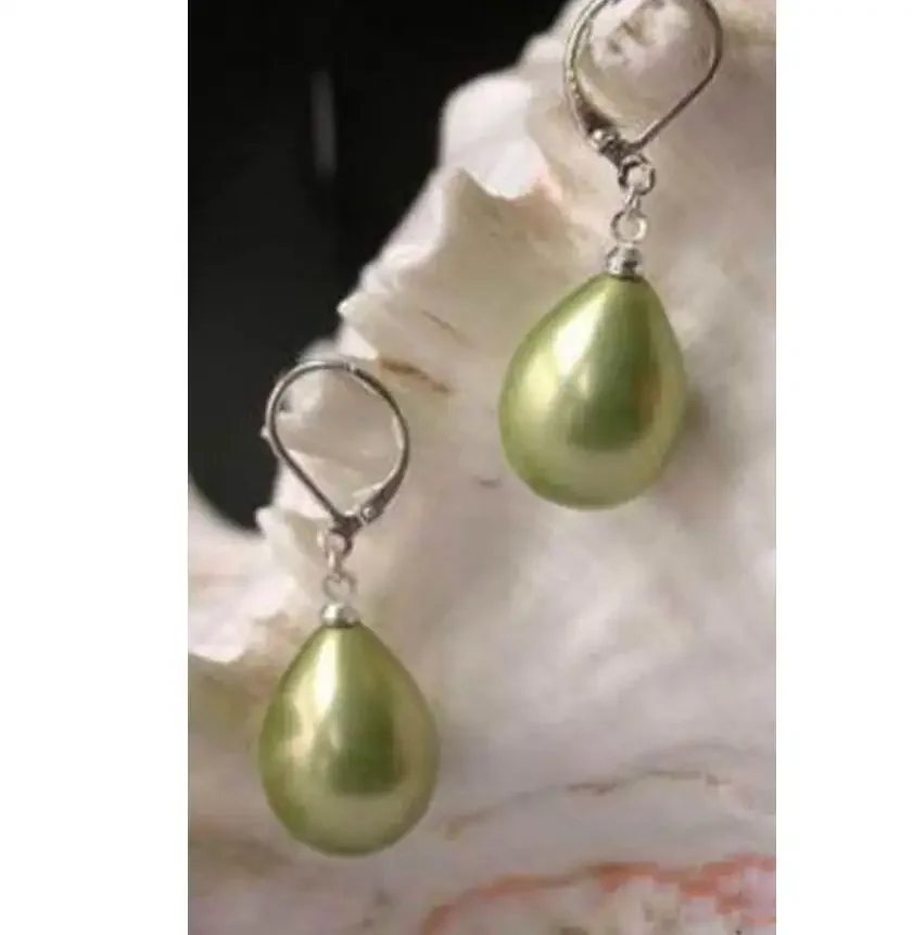 

Серьги с жемчугом в форме яблока и зеленой ракушки 12х14 мм, серебряный крючок