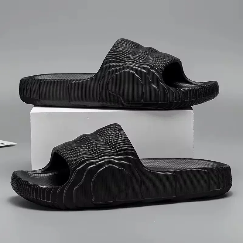 

2026 Man Fashion Sandals Solid Beach Slippers Summer Non Slip Sandals Soft Unisex Slides Women Luxury Outdoor Ultralight Shoes