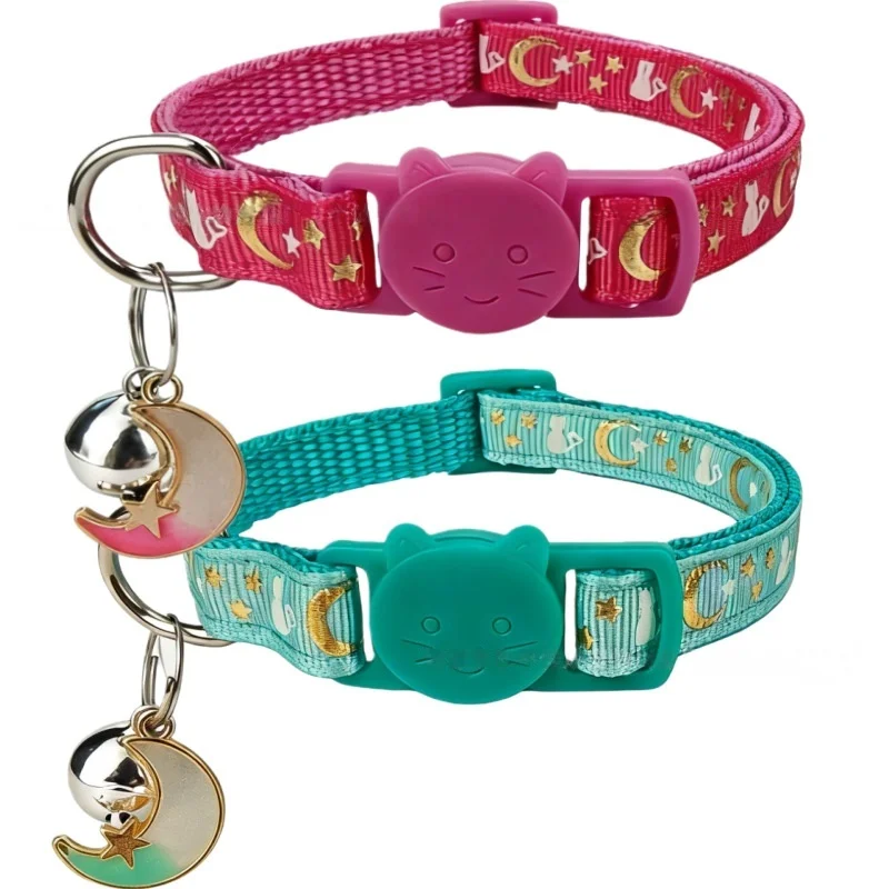 2 collares de seguridad para gatos con campana, diseño de luna y estrellas, bonitos collares ajustables para gatitos con colgante que brilla en la oscuridad