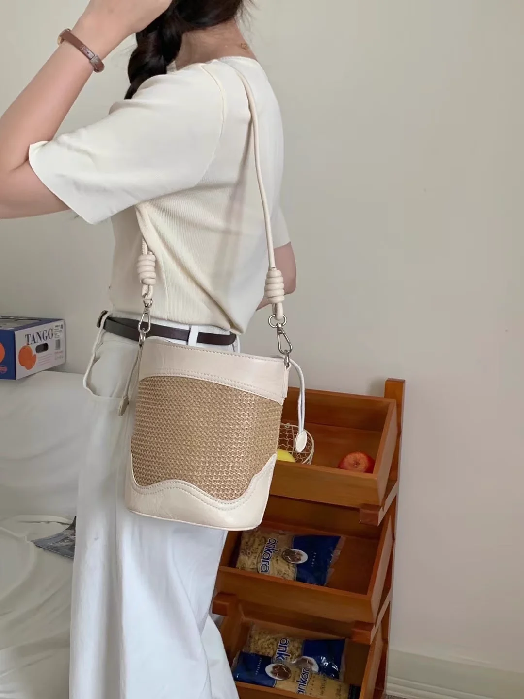 New Popular Trendy Bucket Bag 2024 Patchwork Designed Straw Shoulder Bag For Vacation Vintage Holiday Beach Woven Underarm Bags