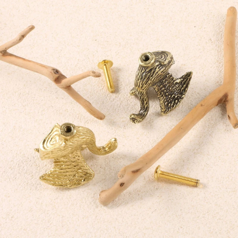 Golden Furniture Door Handle Brass Swan Shaped Pull Suitable for Kitchen Wine Cabinet Doors Wardrobes and Cabinet Drawerhandles