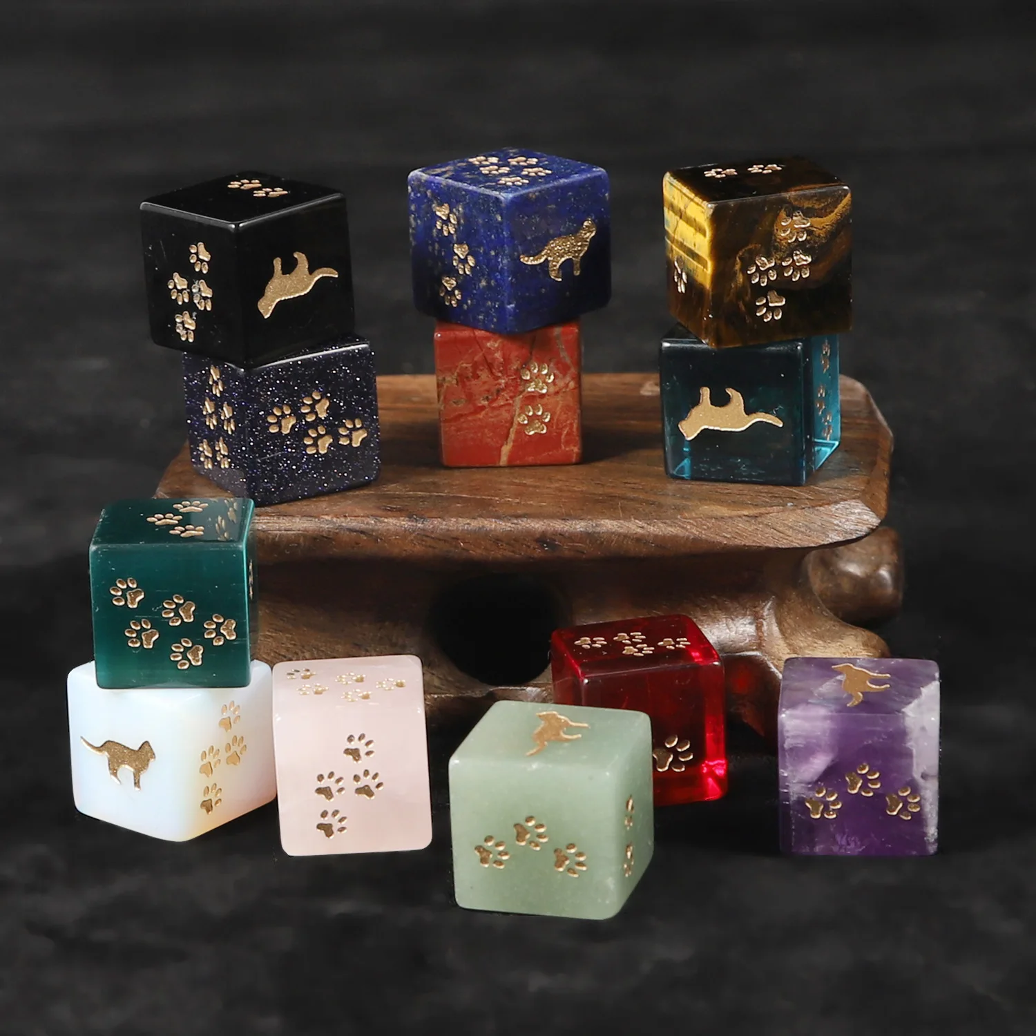 

Natural Amethyst Dice Cat Claw D&D Dice D6 Gem Kitten Gemstone Crystal Stone Cube Board Tabletop Game Dice for DND RPG Player