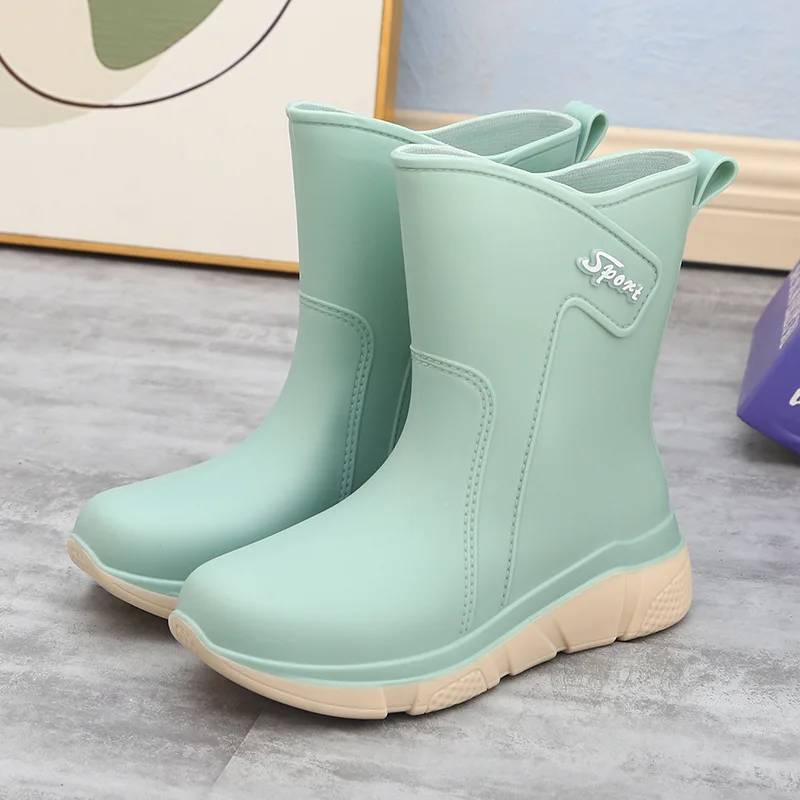 Korean Style Mid-Calf Women's Rain Boots Thickened Velvet Lining Warm Kitchen Anti-Slip Water Shoes PVC Material Winter Season view 3