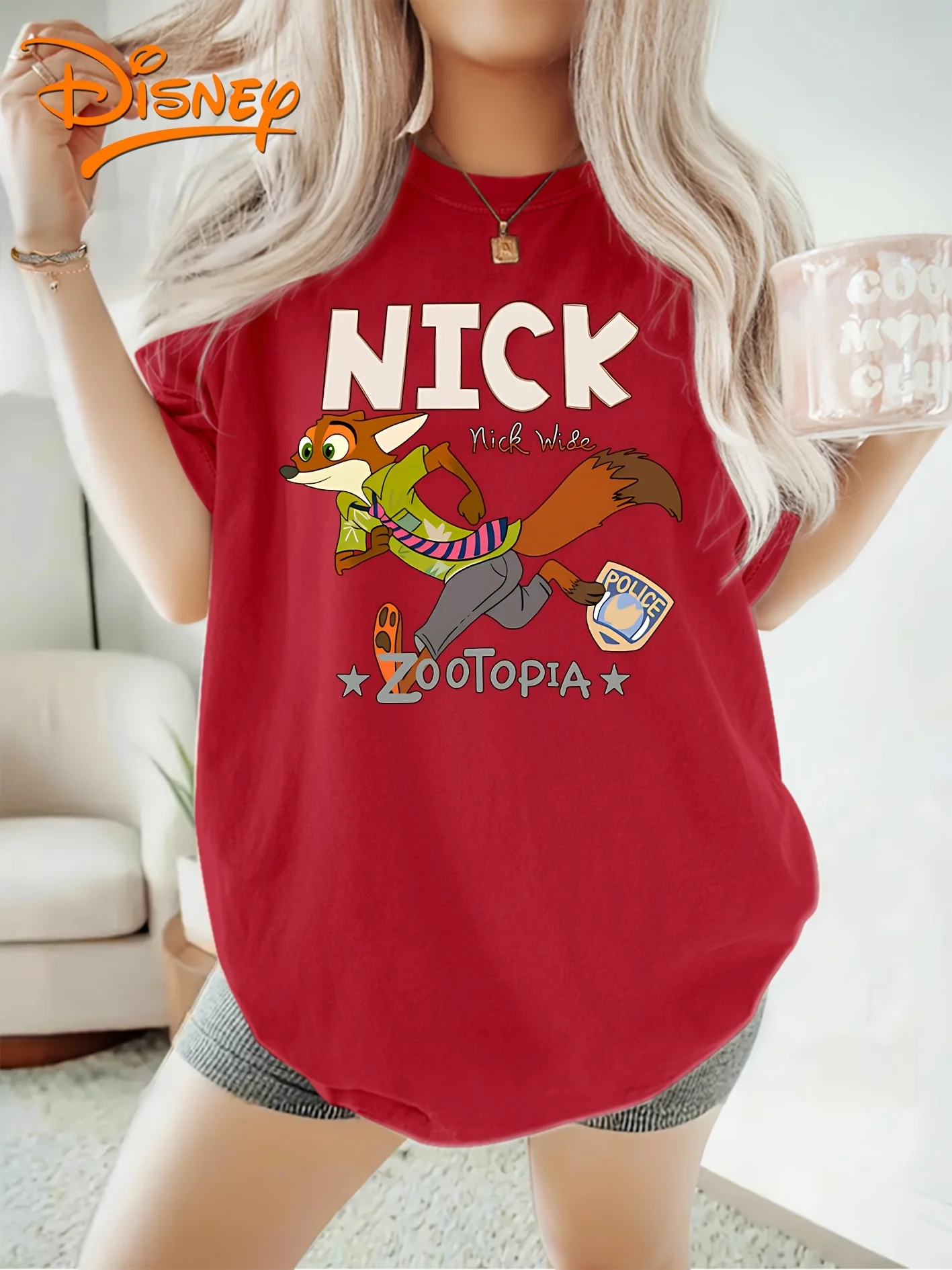 レディース ディズニー 半袖 T シャツ、ズートピアのニックのカジュアルなランニングプリントが特徴で、春、夏に最適です。