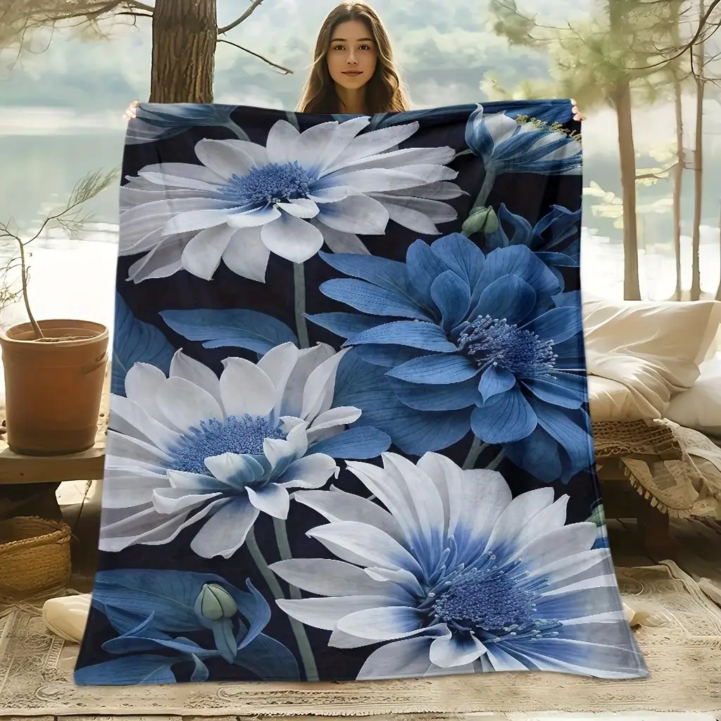 

1pc Dark blue and white floral pattern blanket, polyester fabric, machine washable, suitable for bedroom living room decoration