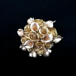 2023 Whitney Wedding Bouquet Collection Golden Roses Gold Calla Lilies Shiny Weddings Events Accessoires de mariage