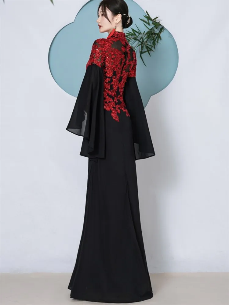 

A new long and elegant Chinese-style fishtail dress for the fashion show