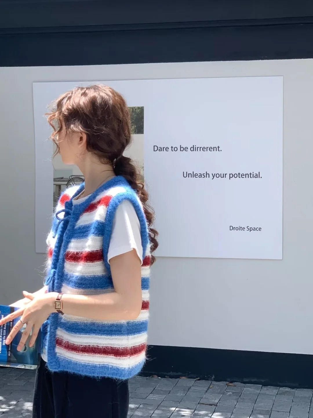 

Korean Sle Striped Sweater Vest Women's Faionable Layering Belted Design White Enhancing Advanced Feeling Commute Sle