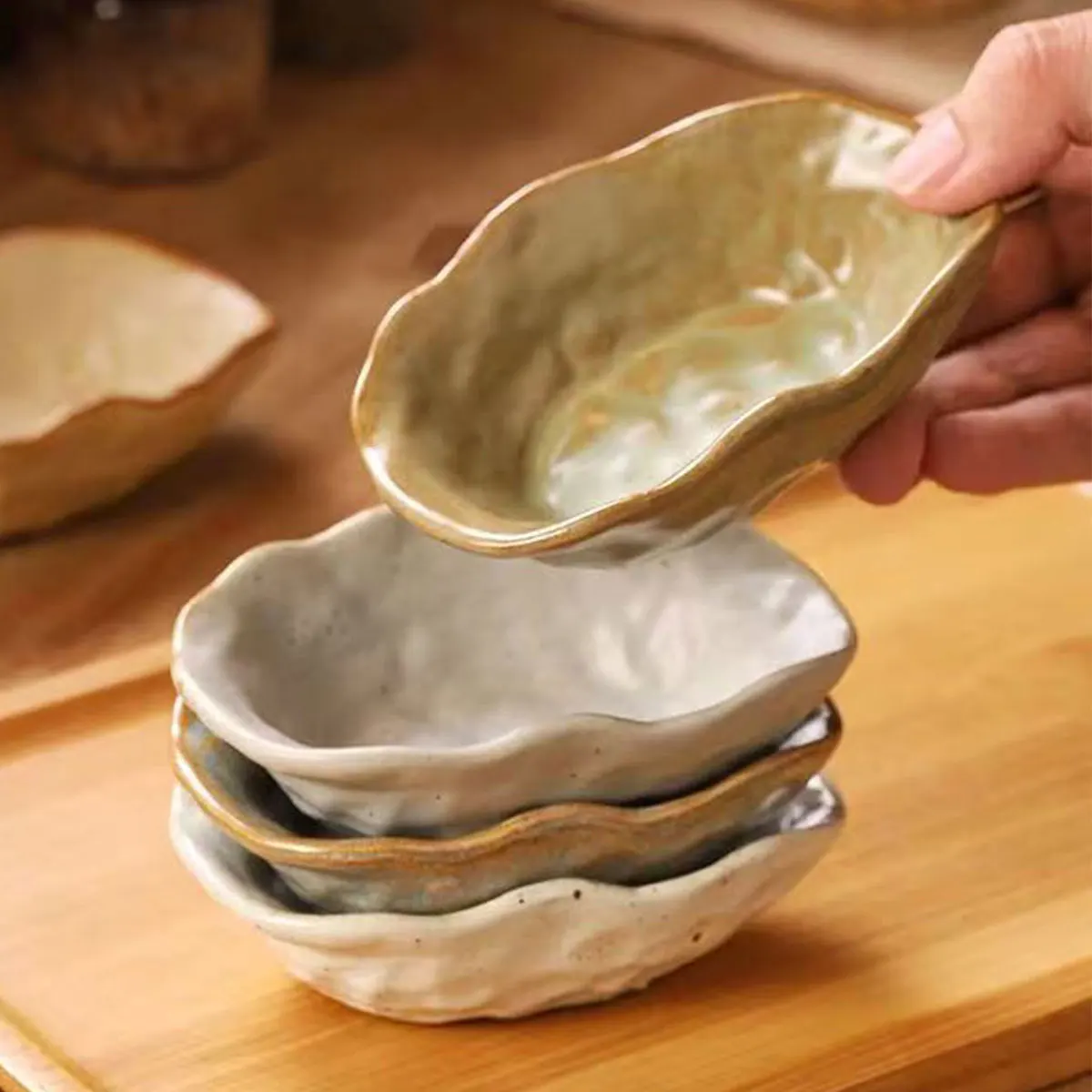 Japanese-Style Retro Ceramic Sauce Dishes, Exquisite Dried Fruit Dishes, Snack Dishes, Hot Pot and Barbecue Side Dishes, Dipping Sauces, Seasoning Dishes, Soy Sauce Dishes, Multi-Color Set of 4 Pieces