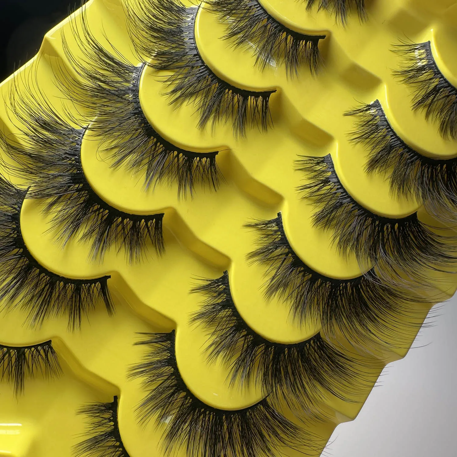 7-piece 3D layered eye shadow with lengthened tail, mixed European/American style, stage makeup, black-themed eyelashes.