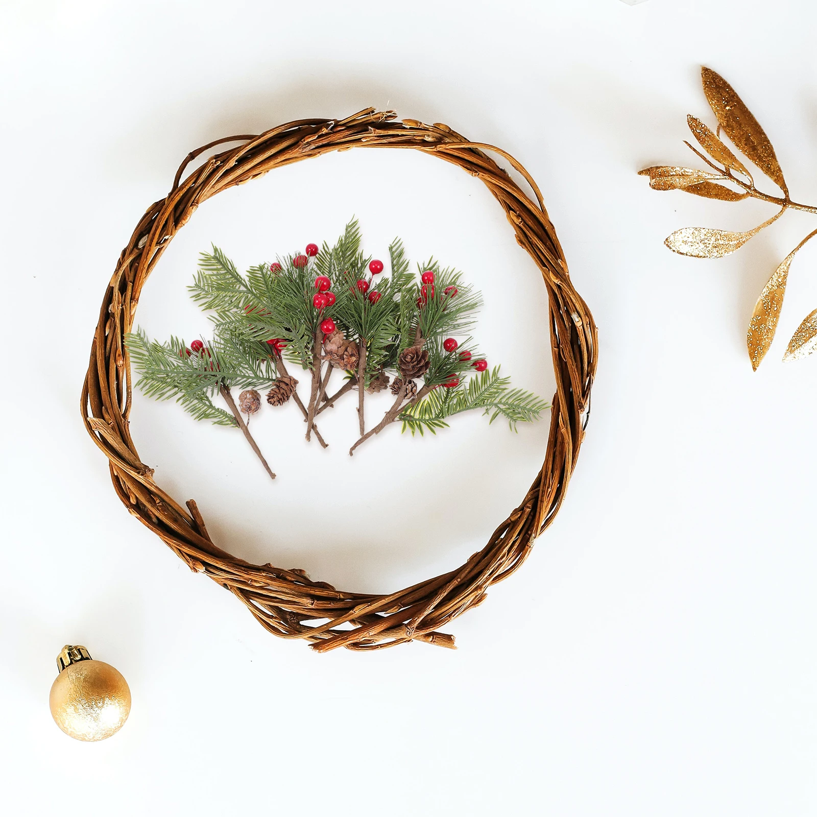 

10pcs Christmas Wreath Flower Arrangement Artificial Pine Cone Berry Decor Garland Accessory for Home Party DIY Decoration Xmas