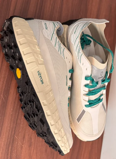 

2025 Самые продаваемые кроссовки унисекс, спортивная и повседневная обувь премиум-качества, дизайнерские стили для мужчин и женщин