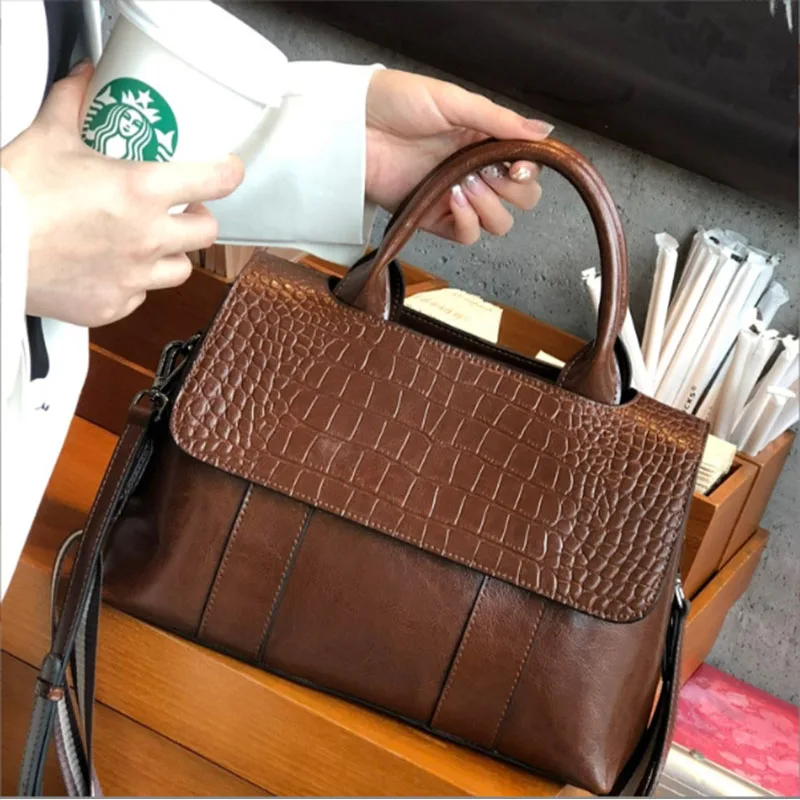 

High quality design, light luxury women's bag, leather wide shoulder strap, crossbody shoulder bag, fashionable commuting bag