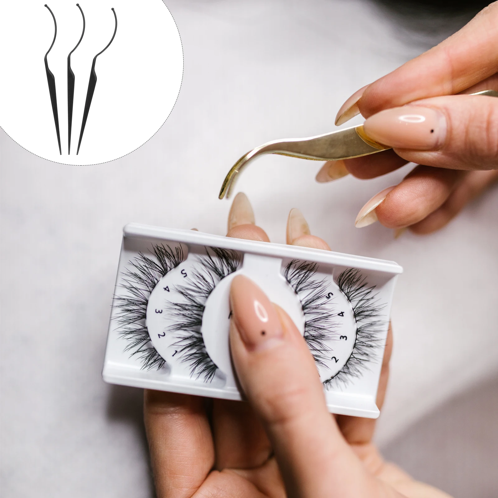 

Adjustable Fake Curve Applicator Tool Salon Home Use Durable Plastic Eyelash Display Rack Fake Eyelash Wearing Tool For