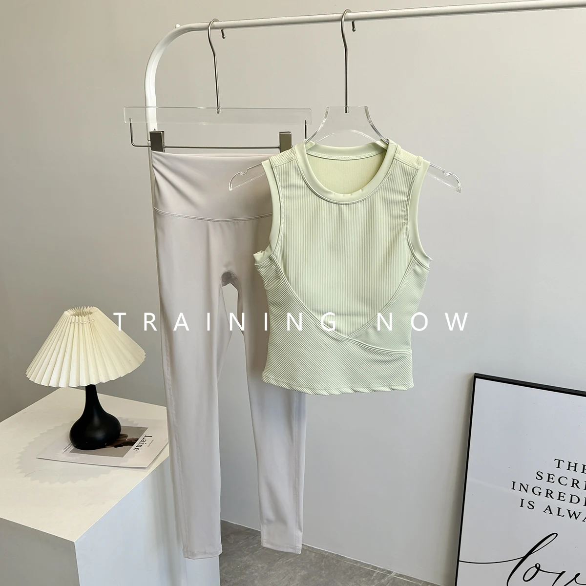 بدلة يوجا للنساء في أزياء الصيف وتمارين الجري الجميلة بدون أكمام، بدلة لياقة بدنية بيلاتيس سريعة الجفاف #5