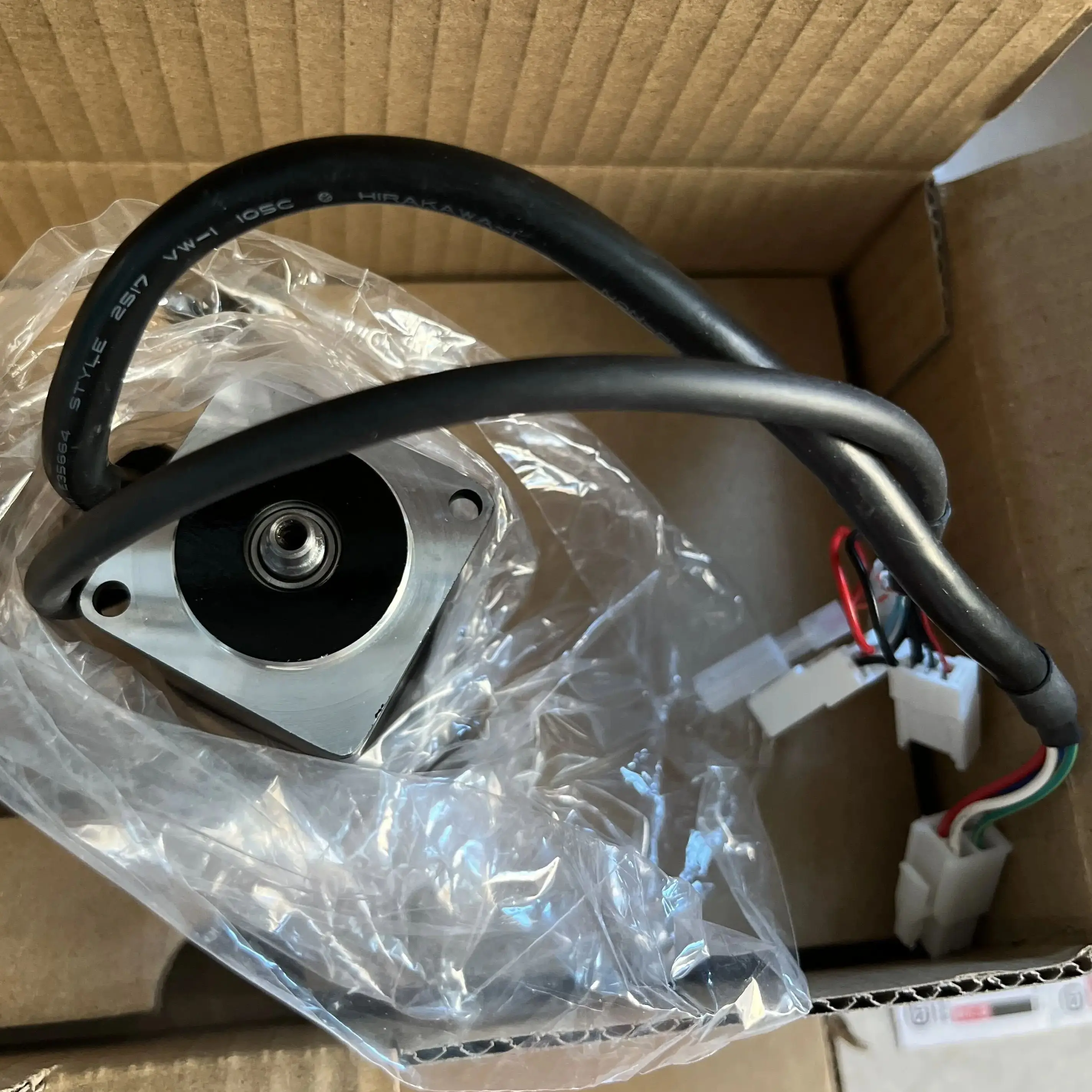 

SGMAV-A5ANA-YR23 Brand New Servo Motor 1 unit in stock.