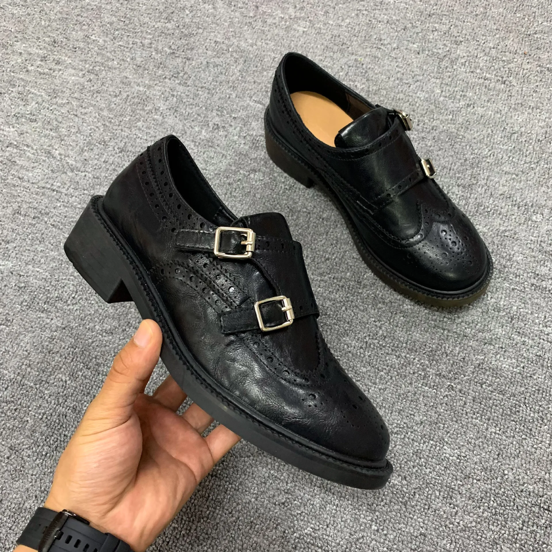 

Women Fashion Retro Carved Brogues Shoes British Style Round Toe Metal Buckle Low Heels Pu Leather Loafers Zapatillas De Mujer