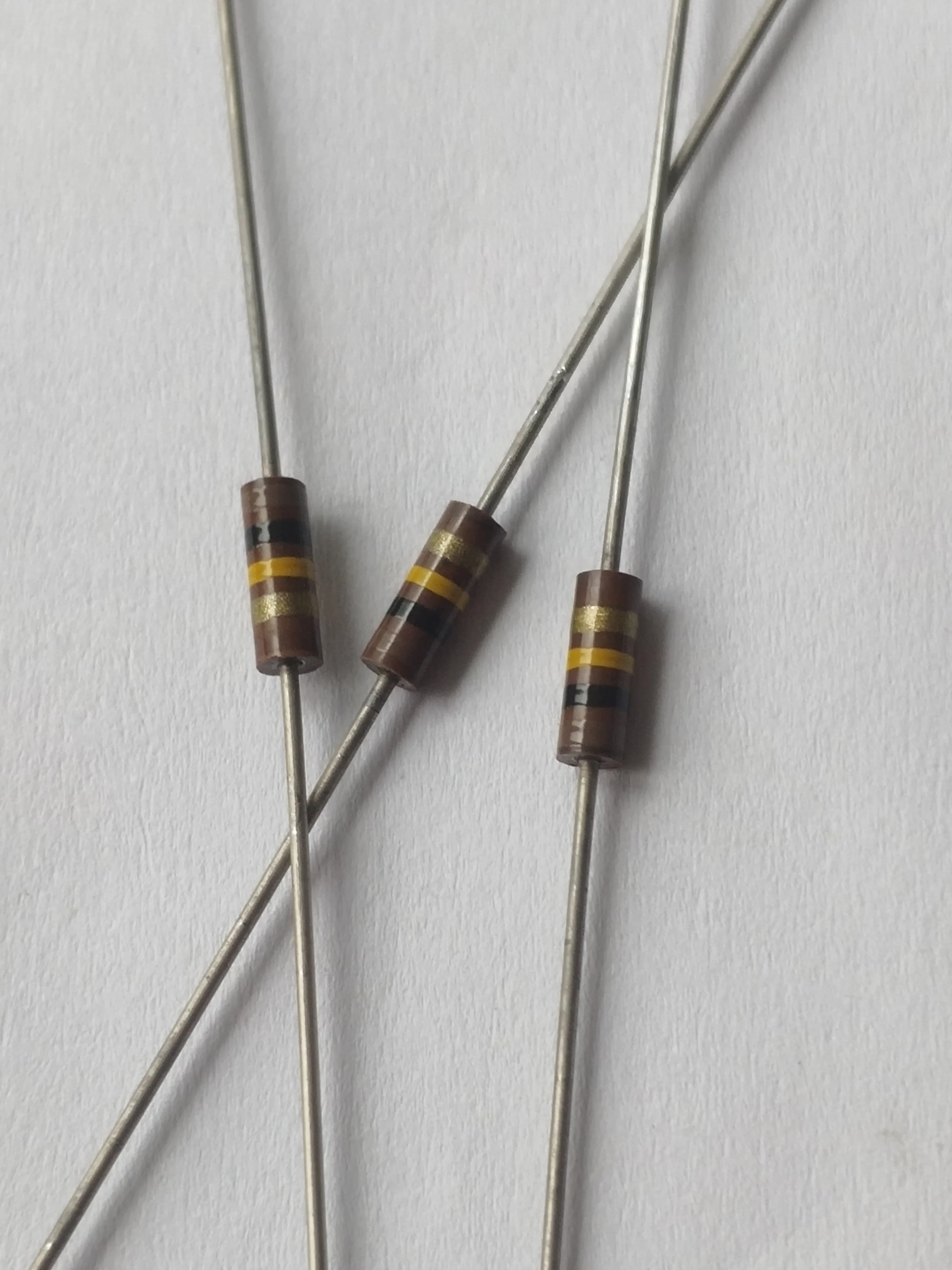 

Carbon core non-inductance resistor 0.25W 100K color ring carbon core resistor 1/4W 100K size: 2X6