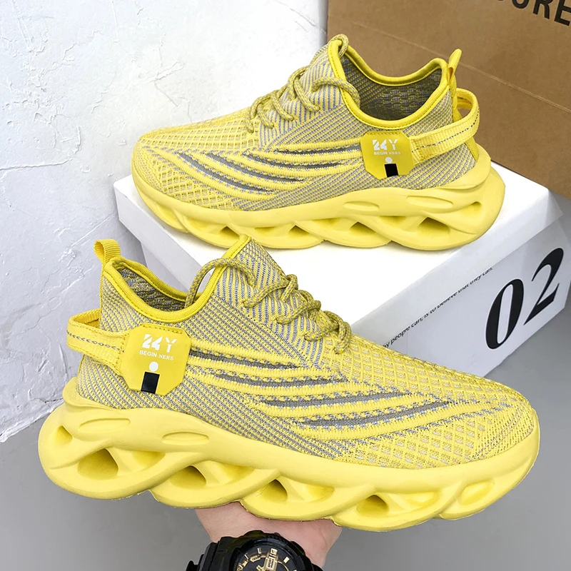 Zapatos casuales populares para hombres, zapatos para caminar transpirables ultraligeros y versátiles, adecuados para actividades al aire libre y zapatos de viaje, zapatos para correr populares de suela gruesa de nueva moda para hombres