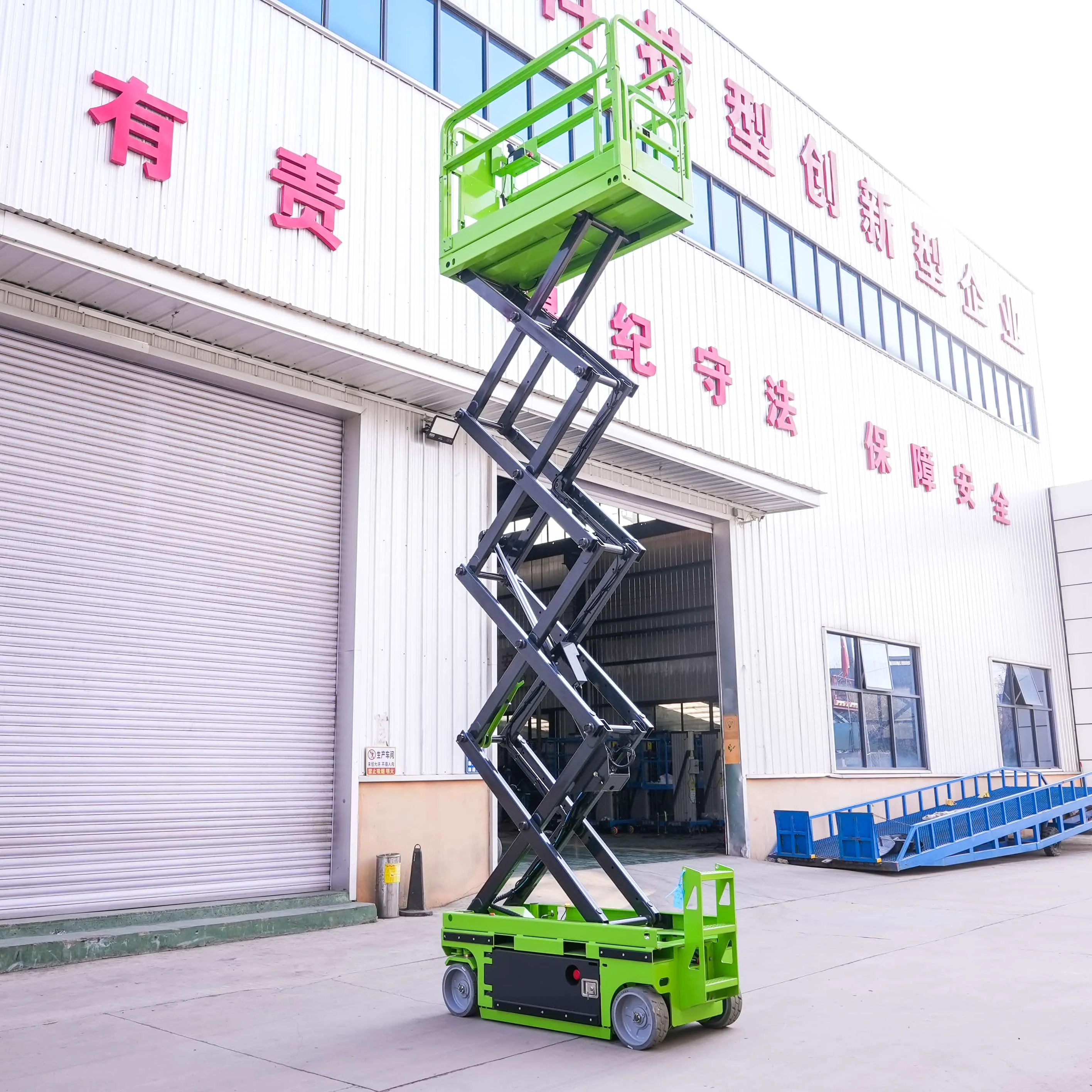 

12-метровый мобильный электрический гидравлический ножничный подъемник-вышка