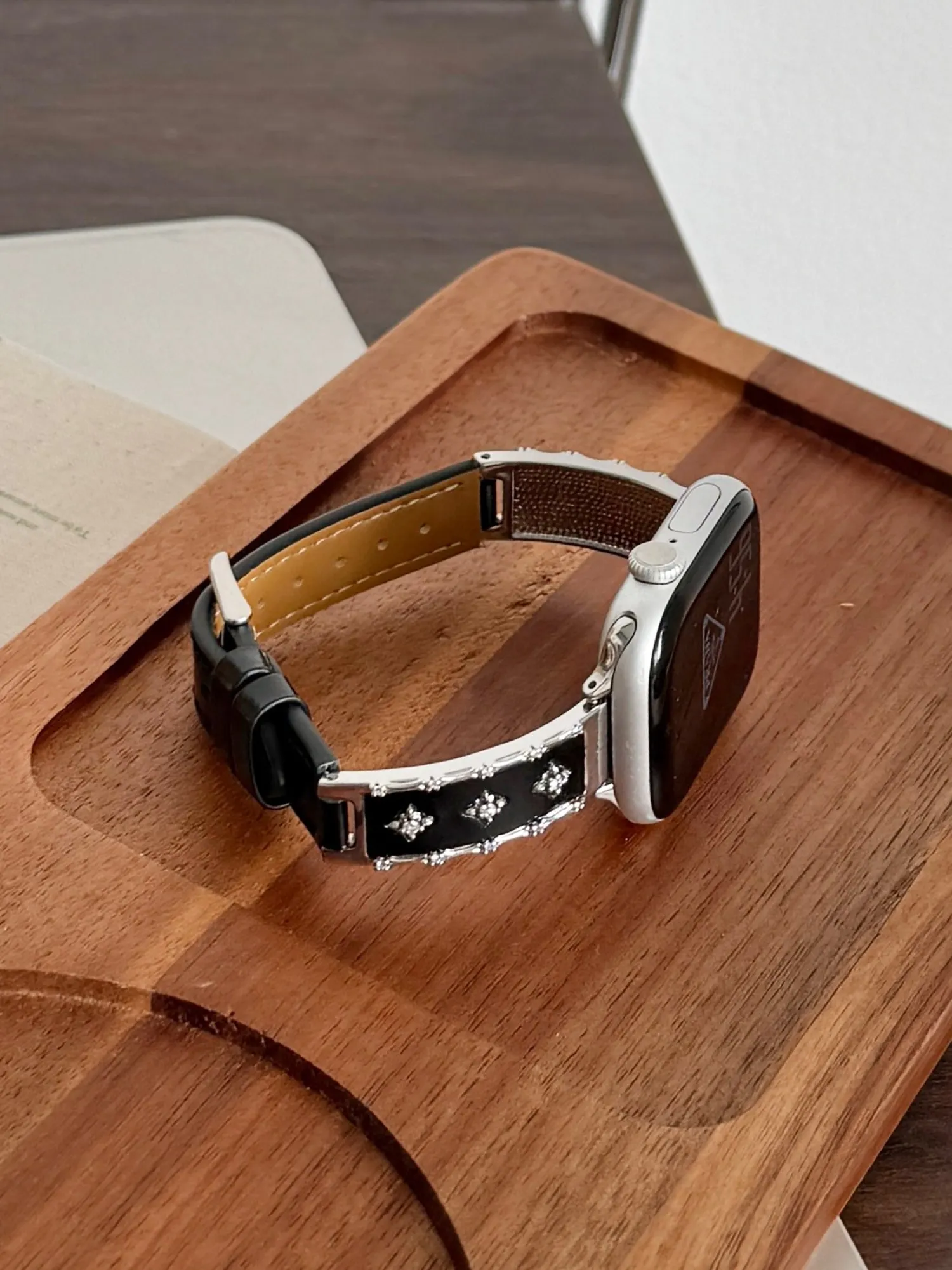 High quality star shaped metal patchwork leather strapfor Apple Watch Band Women Series S11/10/8/7 40mm 41mm 42mm 44mm 45mm 46mm