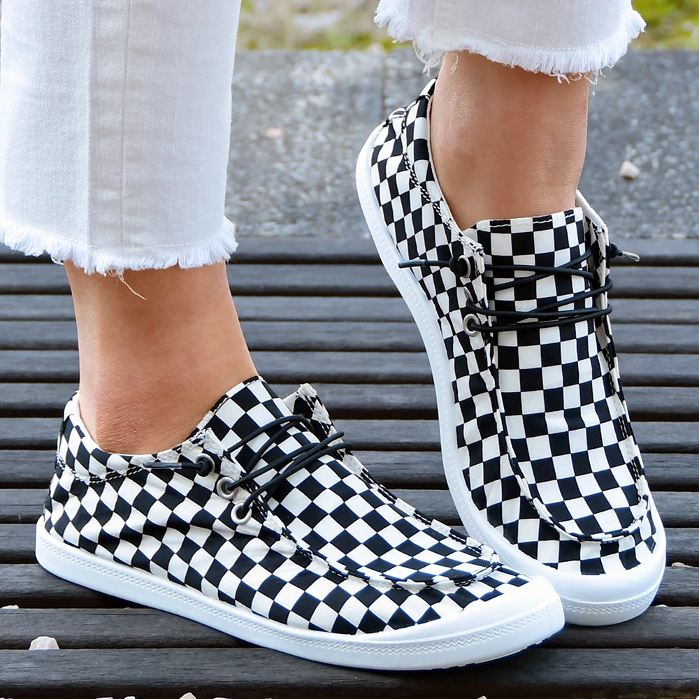 

A Pair of Women's Casual Outdoor Sneakers, Hiking Shoes, Running Shoes, New Spring 2026 Checkerboard Black Fashion Gift Women's Shoes