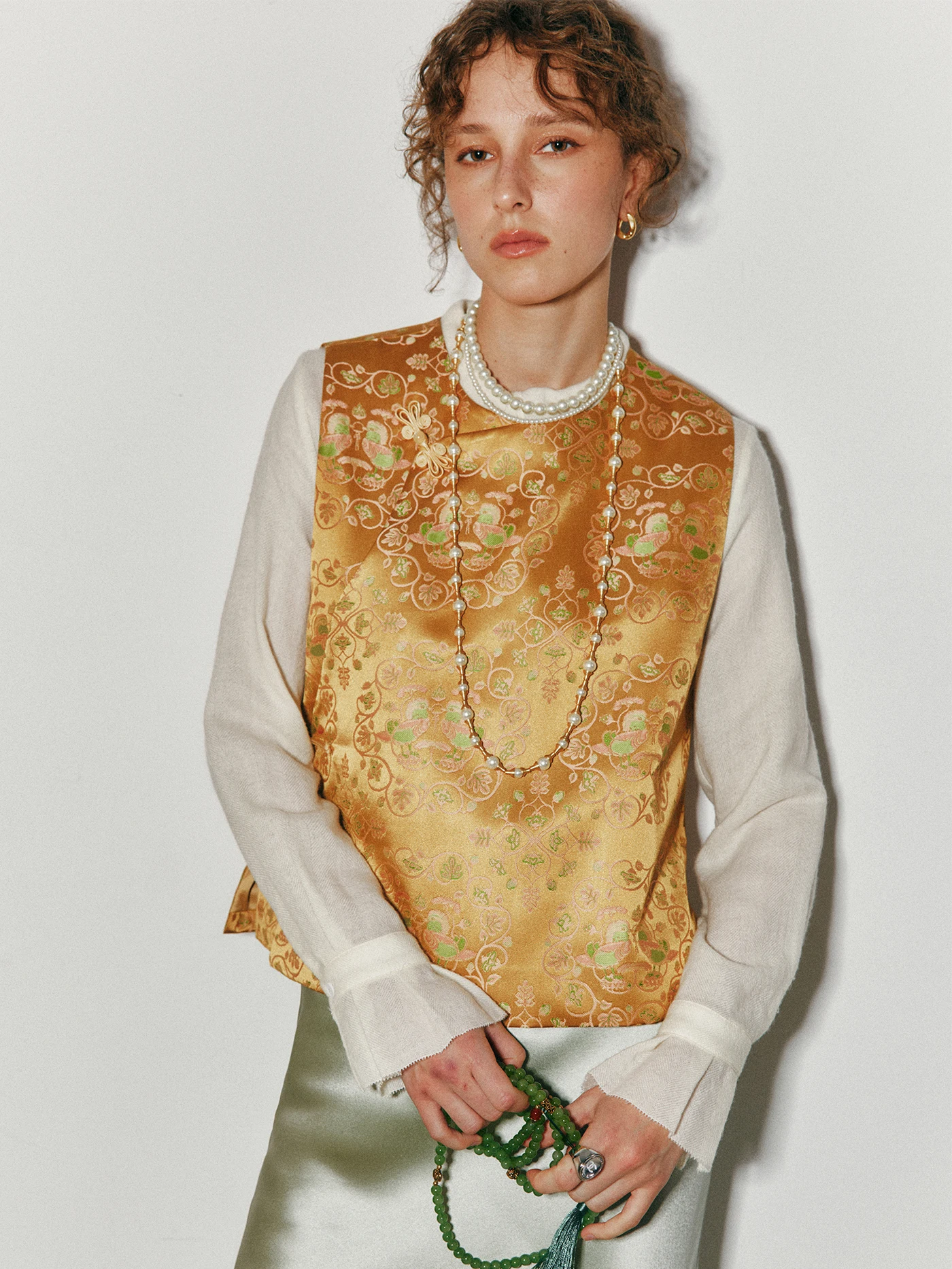 

Шелковый атласный вышитый новый китайский жилет на пуговицах, женский модный легкий повседневный одяг, традиционный жилет...