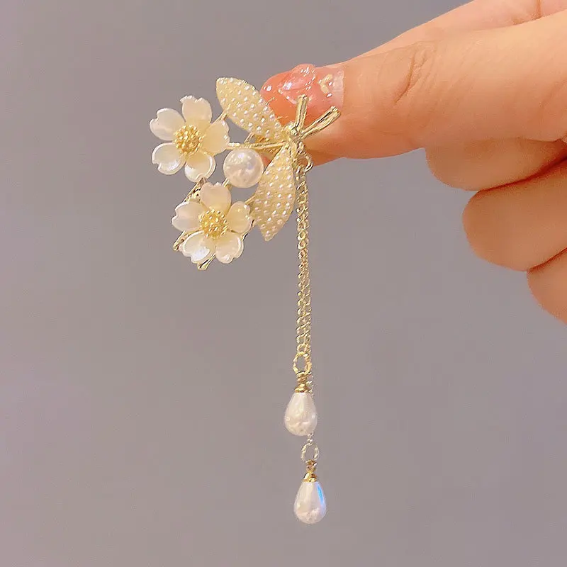 Pinza de agarre de perlas de imitación de aleación de estilo coreano para niña y mujer, cadena de borla de flores brillantes, pinzas para el pelo de