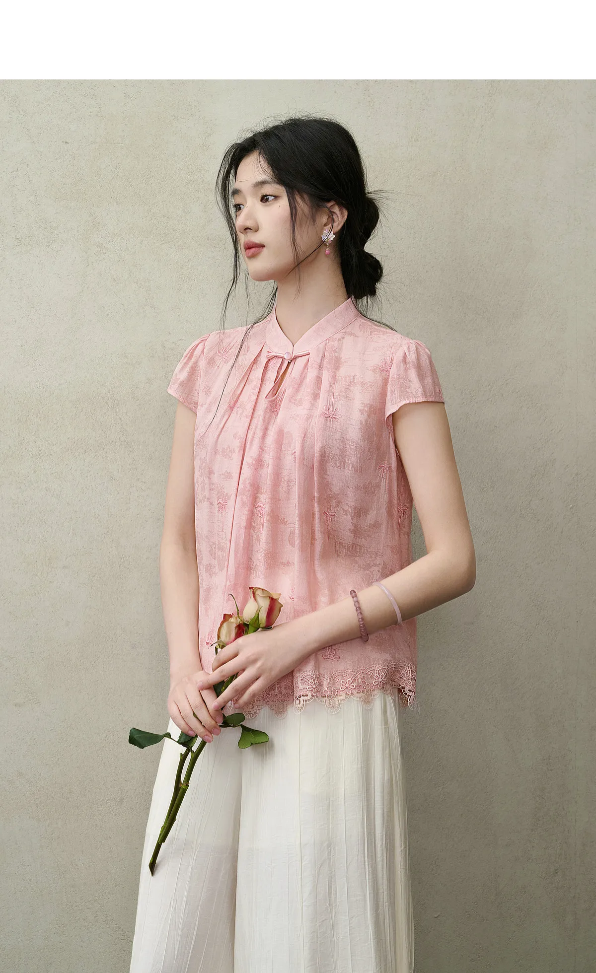 SENTUBILA Elegante Bestickte Jacquard-Chiffonbluse für Damen, Rosa, mit Gepinntem Plissee-Stehkragen und Spitzensaum, Locker Geschnittenes Hemd 162VF5004 – Detail 13