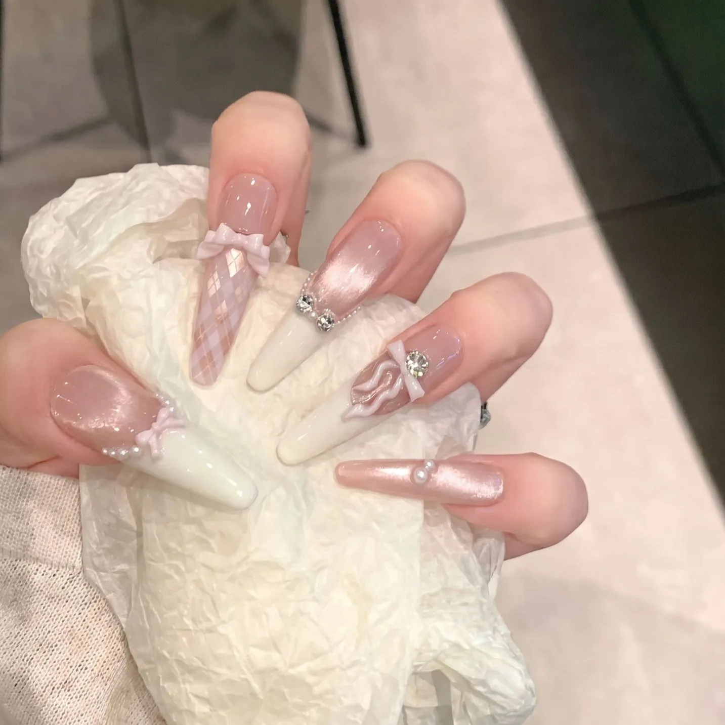 10Pcs Sweet Pink Bow Fake Nails Tips Handmade French Cat's Eye Press on Nails Sets Long Almond with Pearl False Nail for Girl
