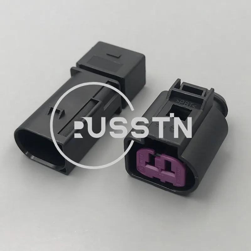 

1 комплект, герметичный корпус динамика двигателя с 2 отверстиями, автомобильная розетка генератора переменного тока в сборе для VW Magotan Sagitar CC 1J0973772