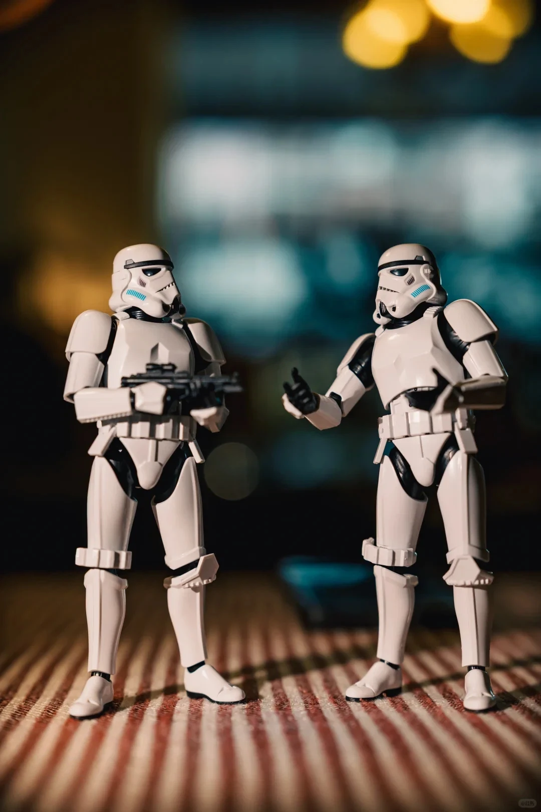 

Игровые фигурки: Белые солдаты, Черные солдаты, Командир, Клонираны, Черные рыцари, Мобильные куклы, Украшения