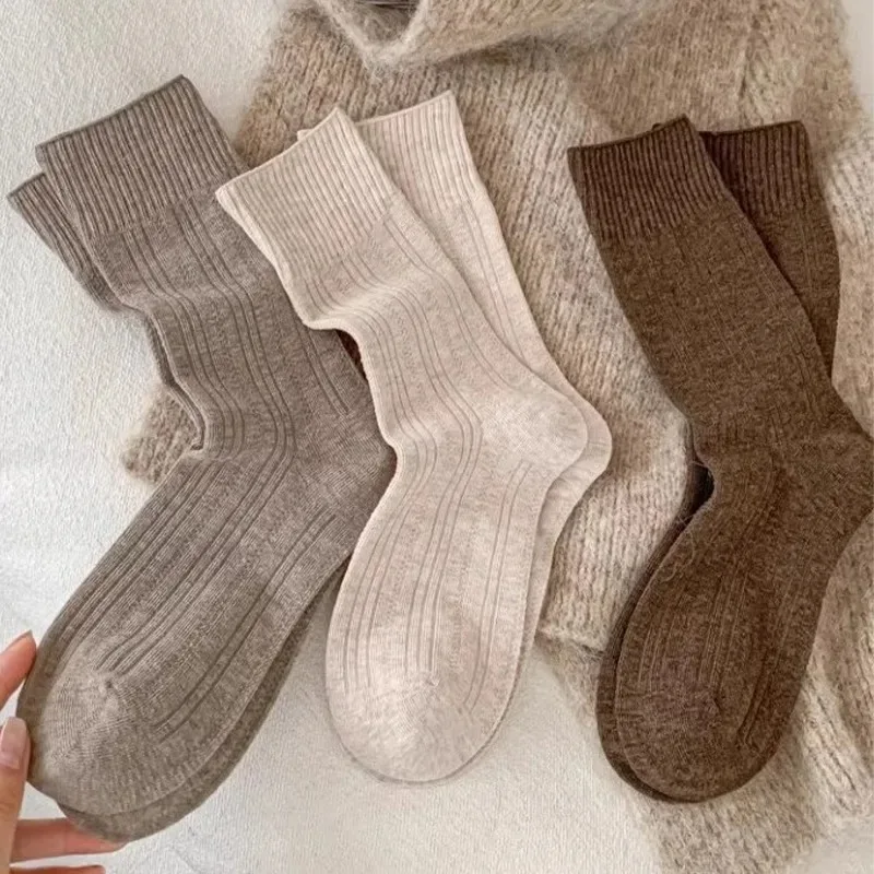 Calzini a metà polpaccio retrò tinta unita Calzini casual Harajuku giapponesi semplici alla moda di base Calzini morbidi e confortevoli per la casa autunno inverno