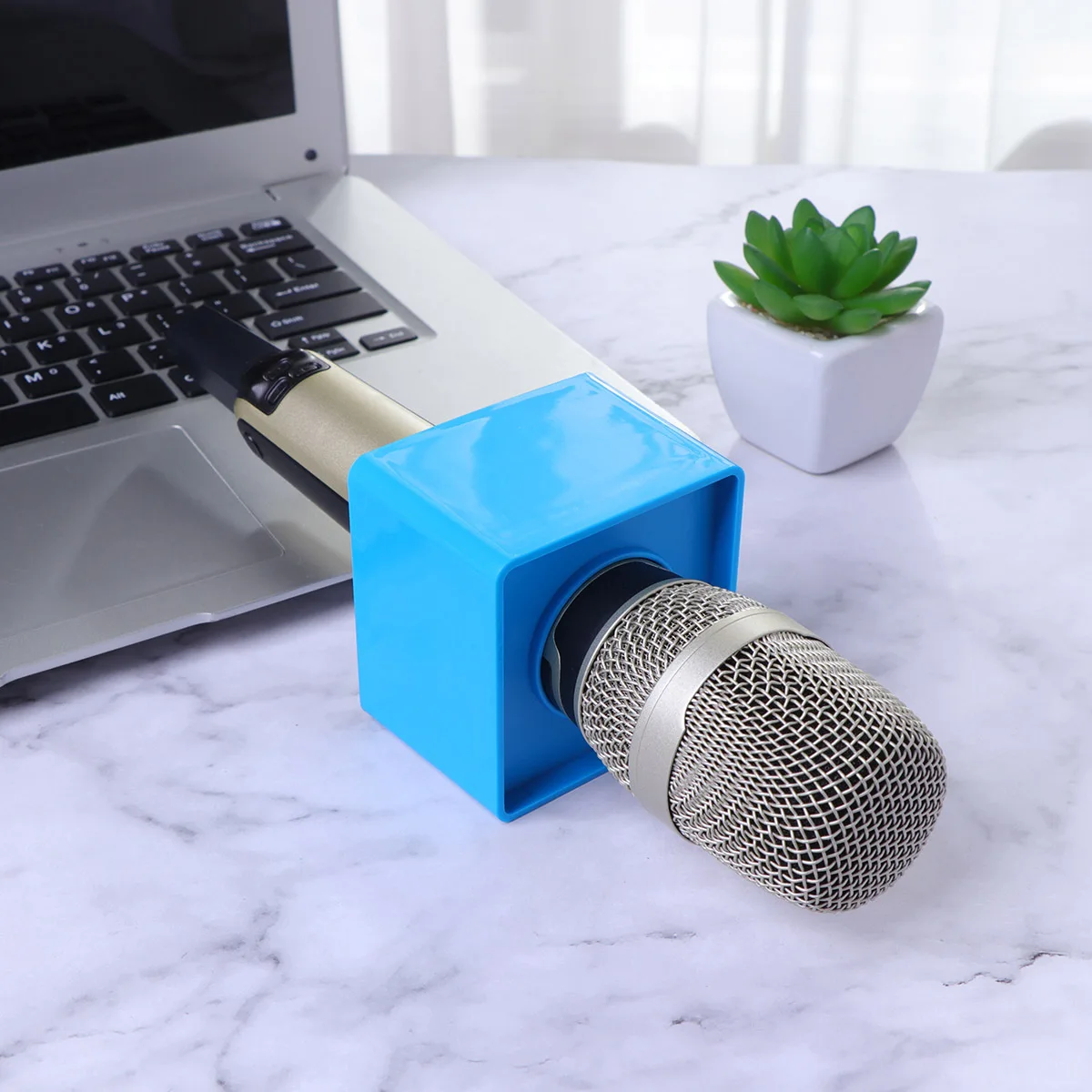 

Mic Logo Station Professional Interview Durable ABS Microphone Logo Stand Large Display Area for Reporters