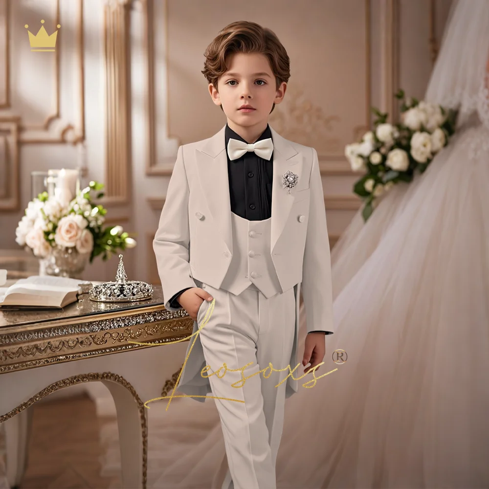 Рисунок 2 - Наряд для больших случаев для мальчиков: длинный фрак