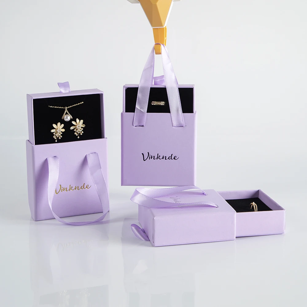 

50 шт./лот, фиолетовая шкатулка для украшений с выдвижным ящиком, с возможностью нанесения логотипа, портативный футляр для путешествий, для колец, серег, ожерелий, подарочная упаковка